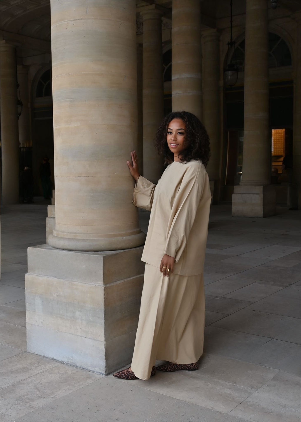 Ensemble Nawal – Jupe longue doublée & blouse à manches boutonnées - BEIGE