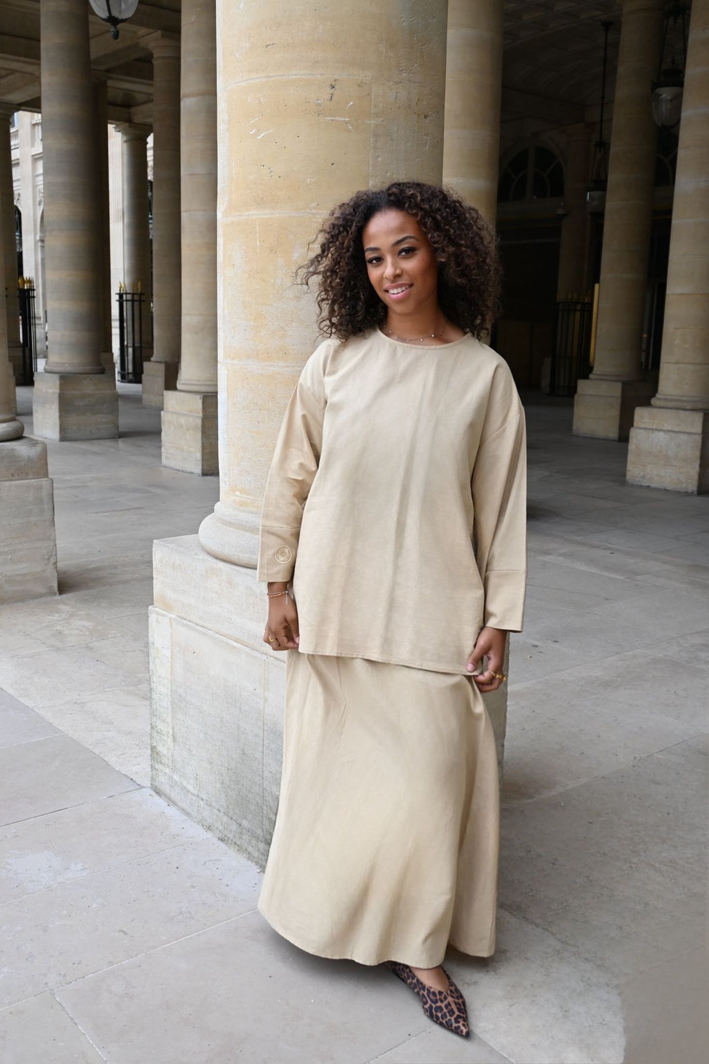 Ensemble Nawal – Jupe longue doublée & blouse à manches boutonnées - BEIGE