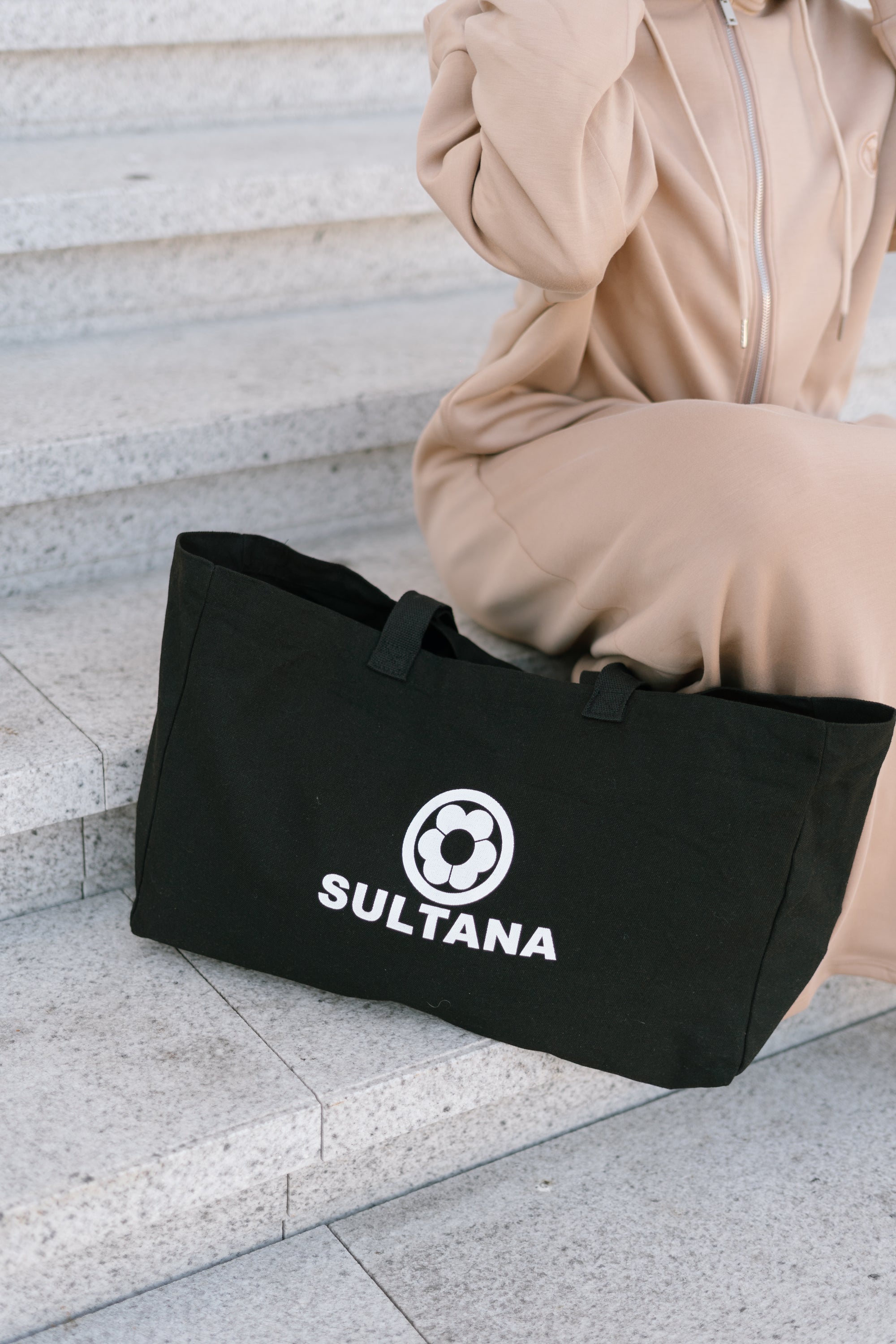 Sultana Bag – Le compagnon discret et raffiné - NOIR