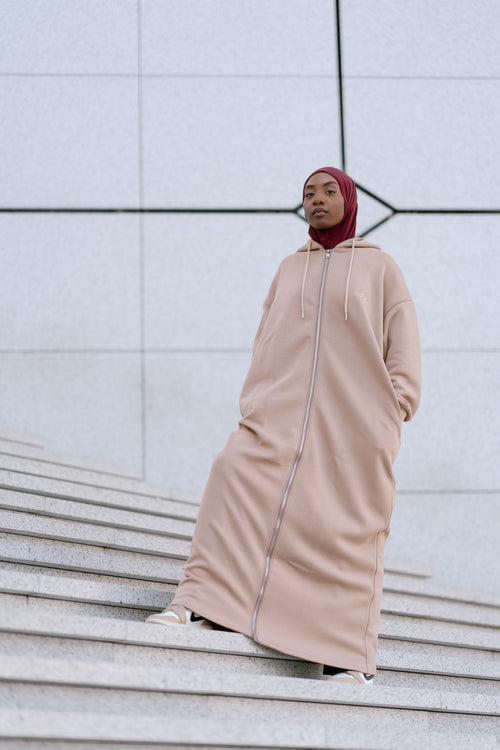 L’Intemporelle – Veste longue minimaliste.